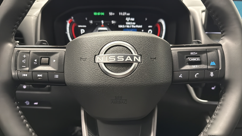 Used 2025 Nissan Rogue SL AWD/4WD image 14