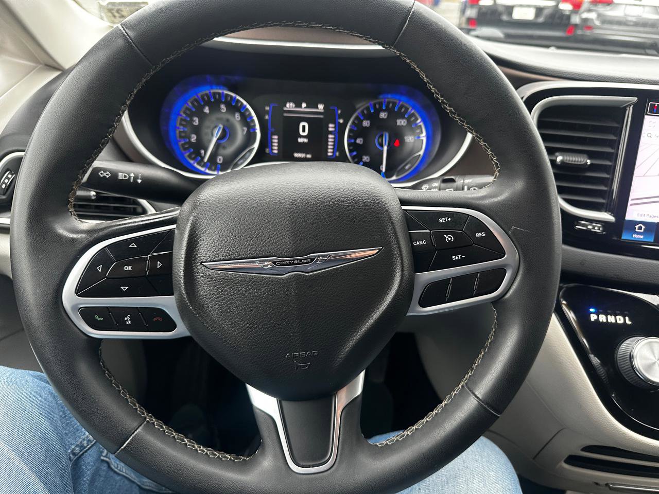 Used 2022 Chrysler Voyager LX image 11