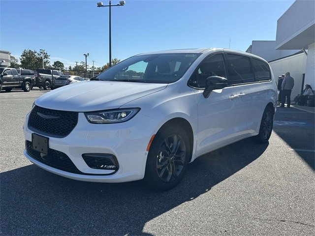 New 2026 Chrysler Pacifica Select image 6