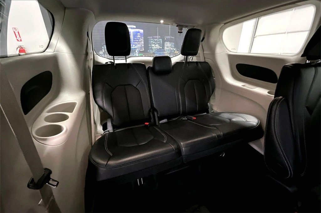 Used 2024 Chrysler Pacifica Touring-L image 26