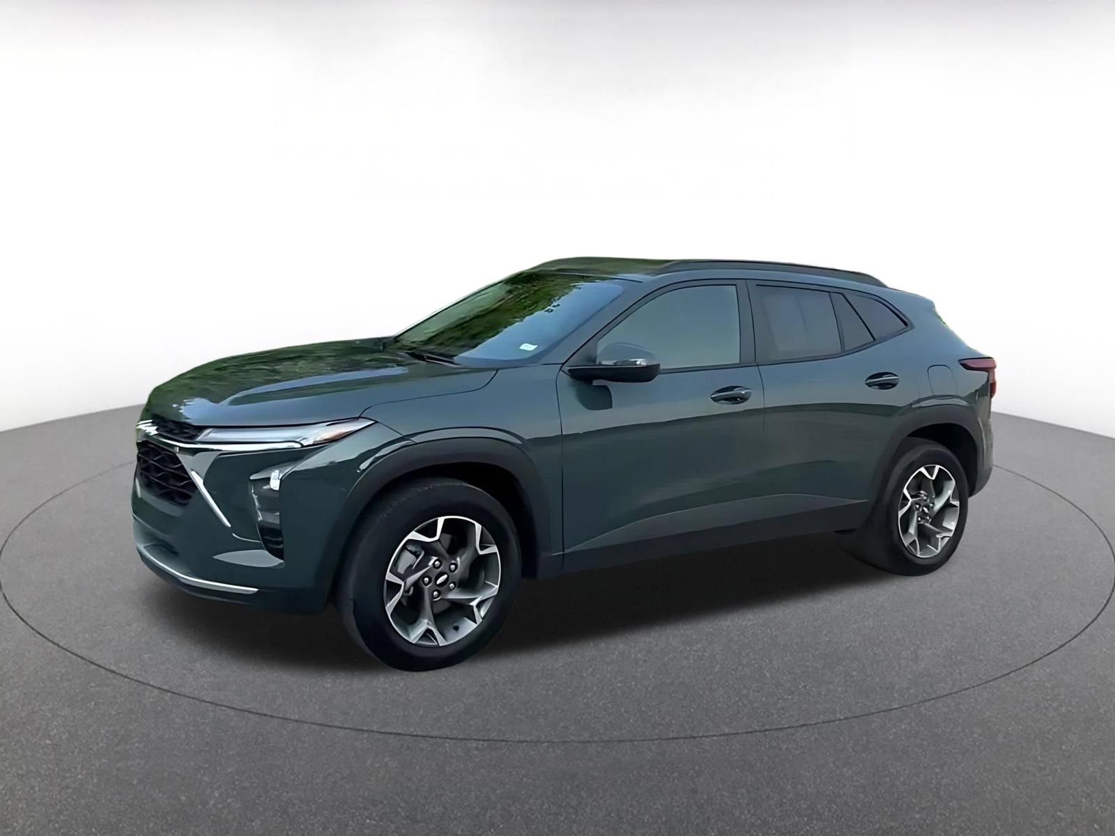 Used 2025 Chevrolet Trax LT w/ LT Convenience Package FWD image 8