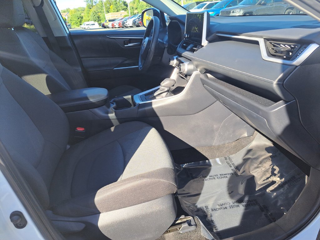 Used 2025 Toyota RAV4 XLE FWD image 32