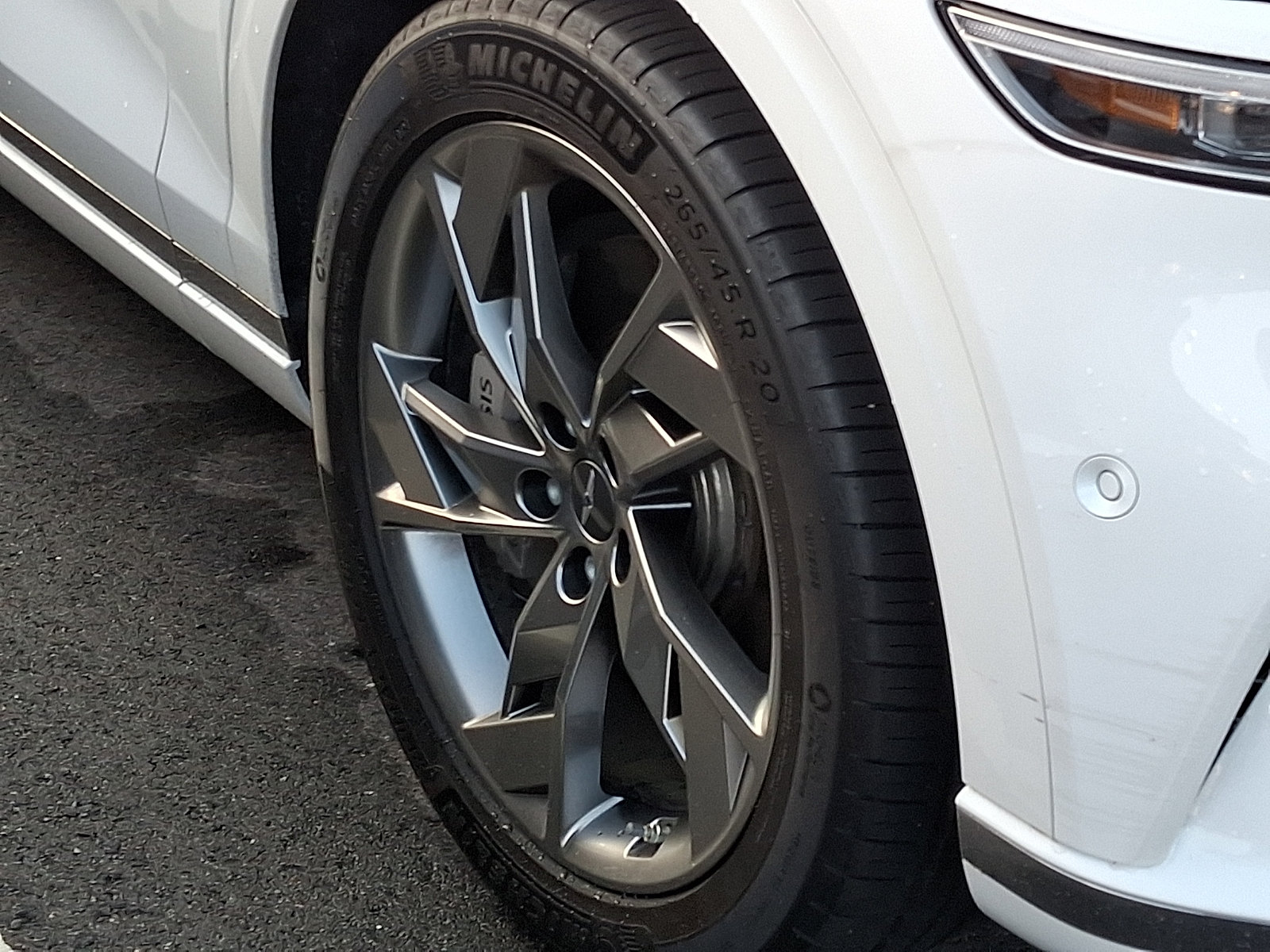 Used 2025 Genesis Electrified GV70 AWD/4WD image 10