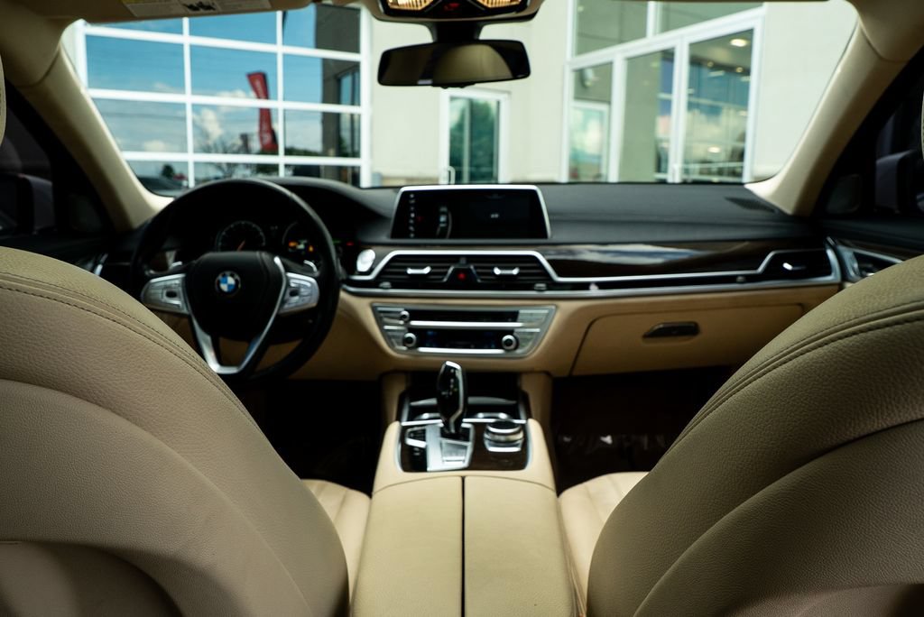Used 2018 BMW 740i RWD image 35
