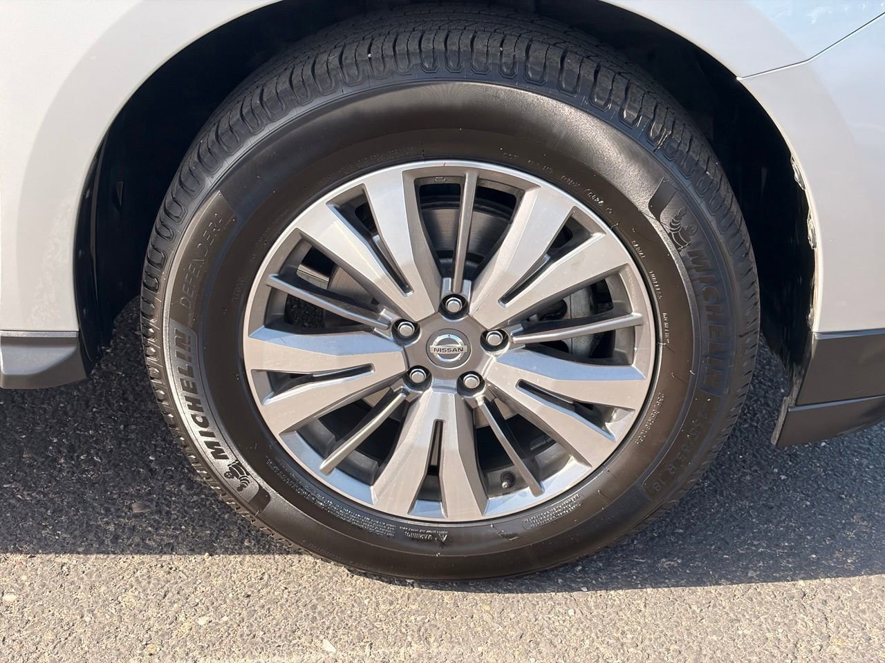 Used 2019 Nissan Pathfinder SL FWD image 10