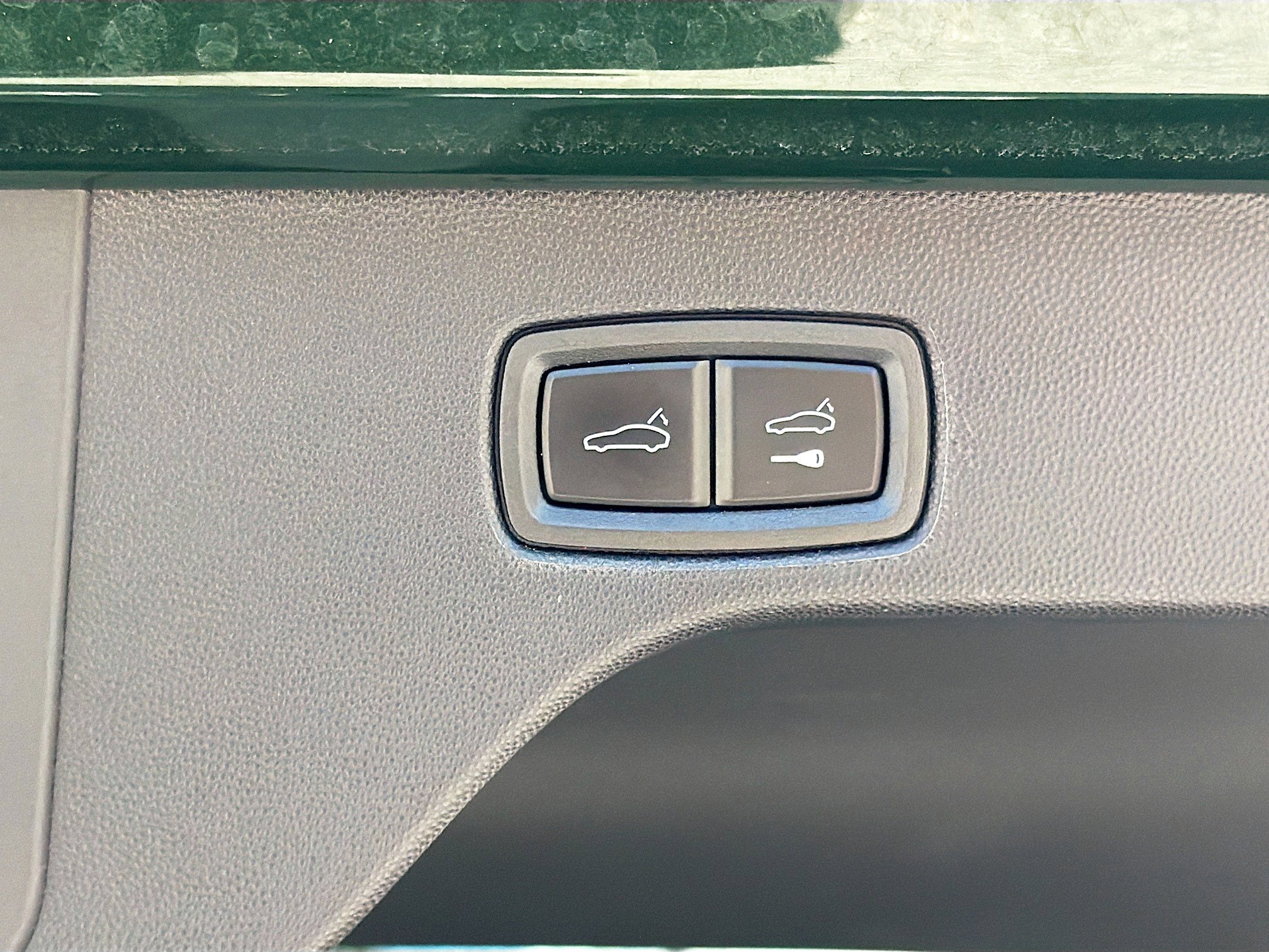 Used 2024 Porsche Macan 4 Electric image 14