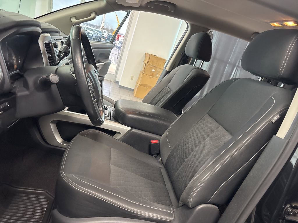 Used 2019 Nissan Titan SV w/ SV Convenience Package image 24