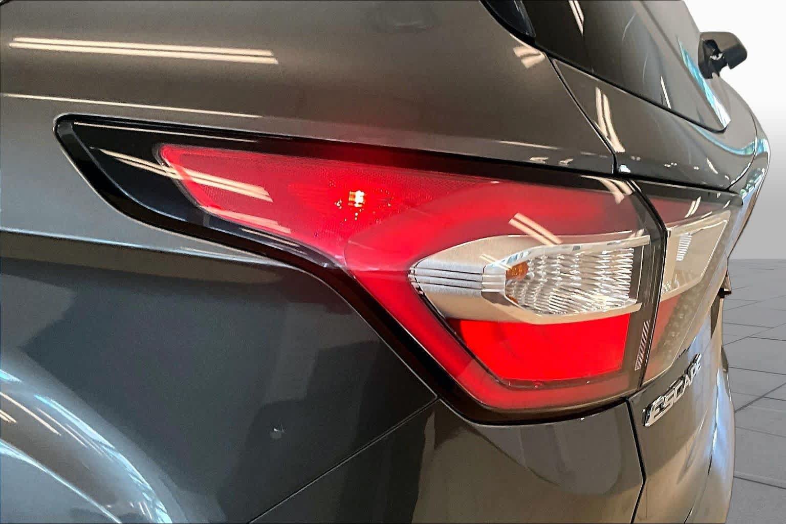 Used 2017 Ford Escape SE FWD image 27