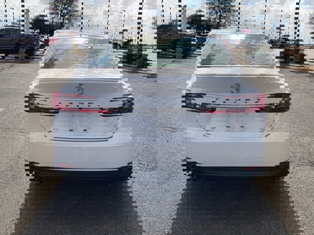 Certified 2025 Toyota Camry SE image 6