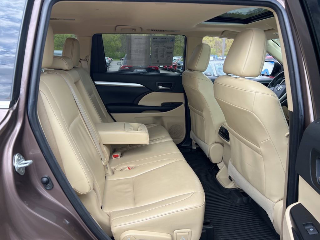 Used 2018 Toyota Highlander XLE AWD/4WD image 26