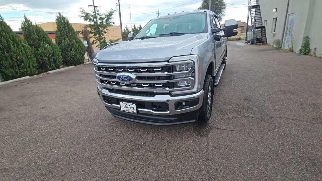 Used 2023 Ford F350 Lariat image 3