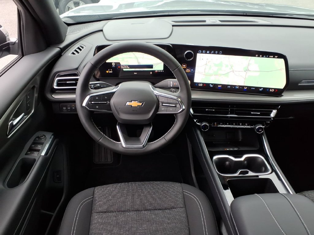 New 2027 Chevrolet Traverse LT w/ Sun and Wheel Package FWD image 17