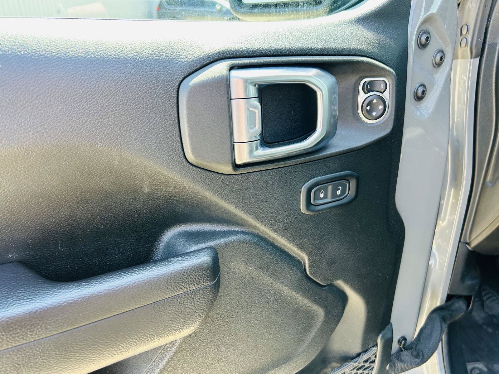 Used 2023 Jeep Wrangler Unlimited w/ Cold Weather Group AWD/4WD image 9