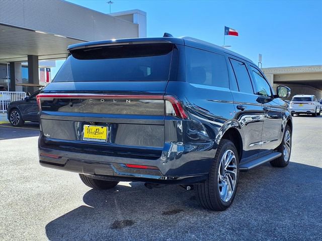 New 2026 Lincoln Navigator Premiere image 2