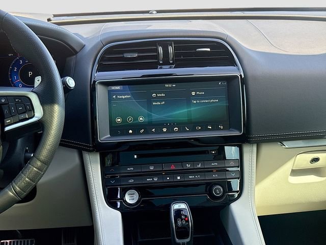 Used 2020 Jaguar F-PACE SVR image 19