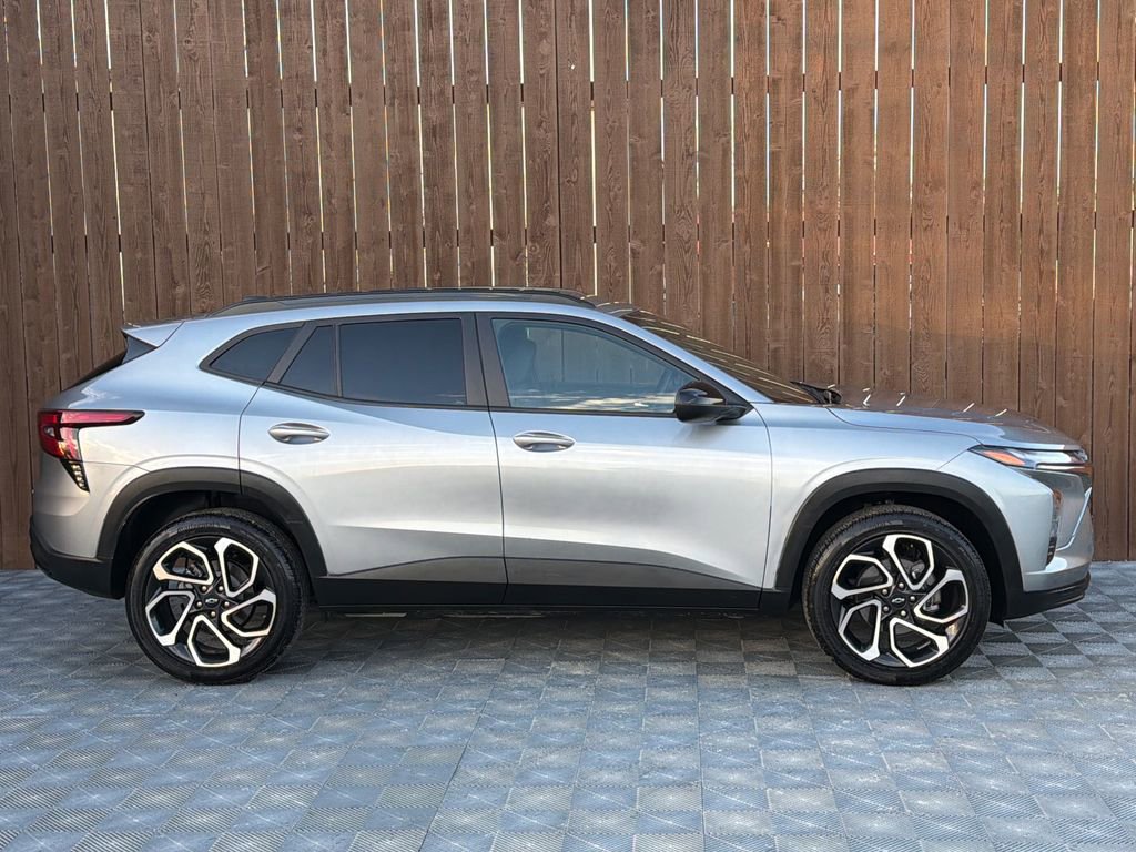 Used 2025 Chevrolet Trax RS w/ Driver Confidence Package image 14