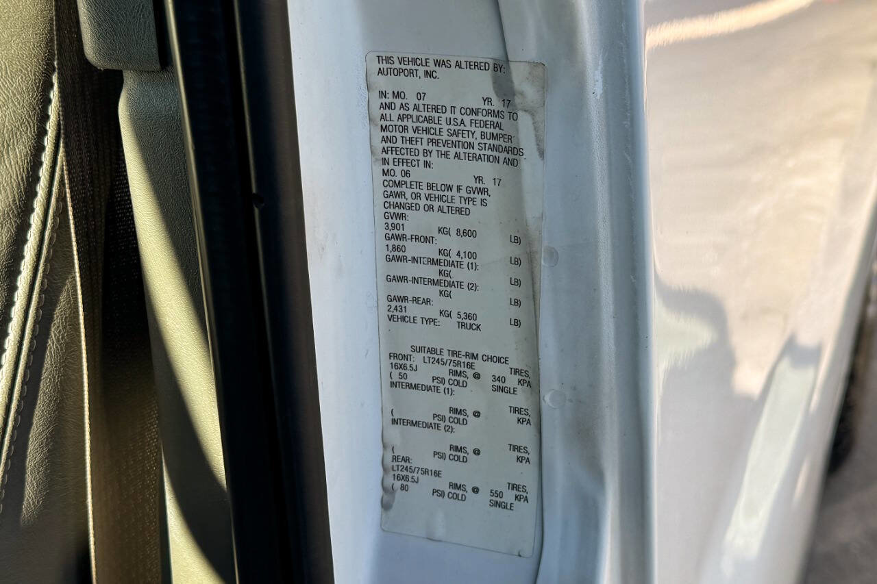 Used 2017 Chevrolet Express 2500 image 19