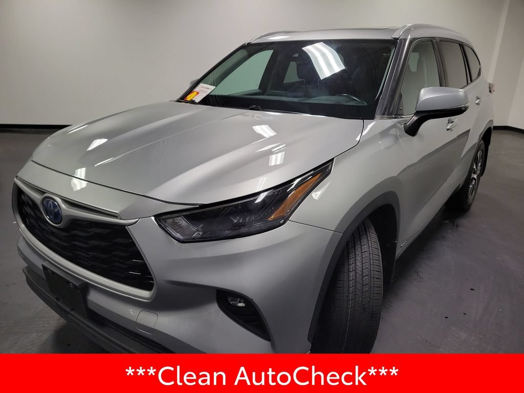 Used 2023 Toyota Highlander XLE AWD/4WD image 4