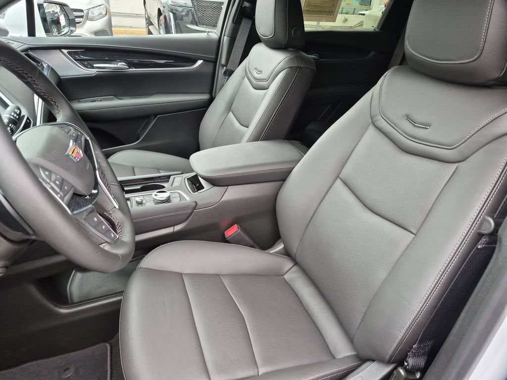 Used 2026 Cadillac XT5 Premium Luxury w/ LPO, ONYX Package FWD image 12
