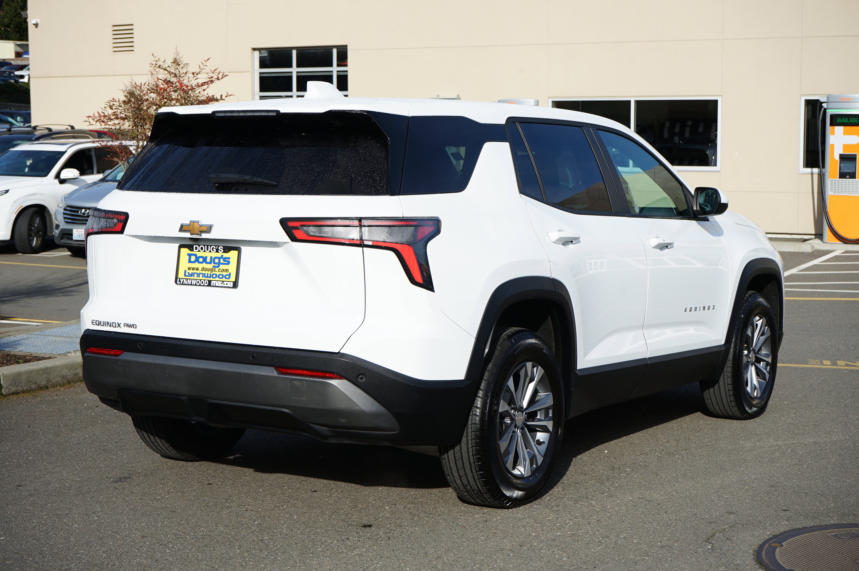 Used 2025 Chevrolet Equinox LT image 3