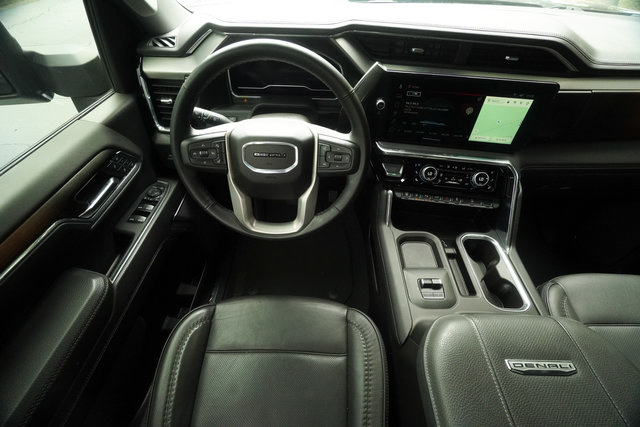 Used 2024 GMC Sierra 2500 Denali w/ Denali Reserve Package AWD/4WD image 17