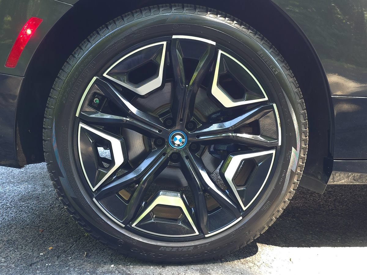 Used 2024 BMW iX xDrive50 w/ Premium Package AWD/4WD image 65