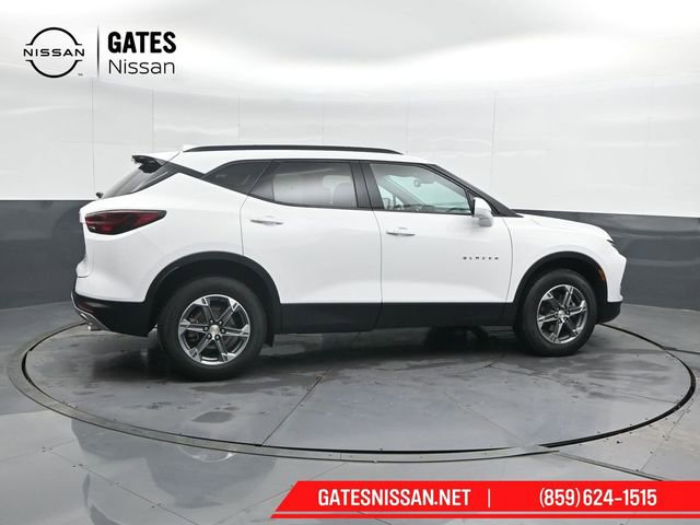 Used 2024 Chevrolet Blazer LT w/ Convenience Package FWD image 3