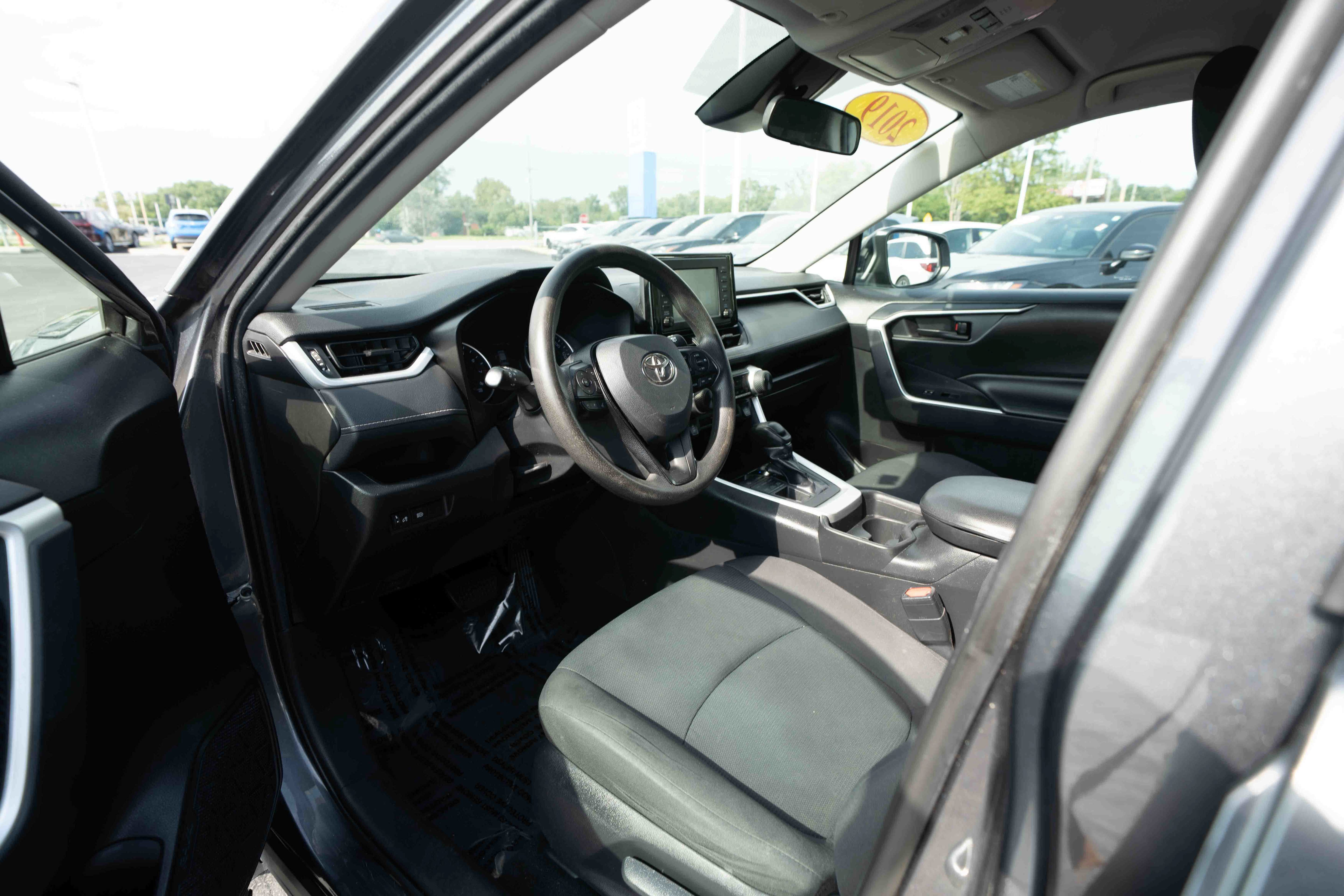 Used 2019 Toyota RAV4 LE AWD/4WD image 8