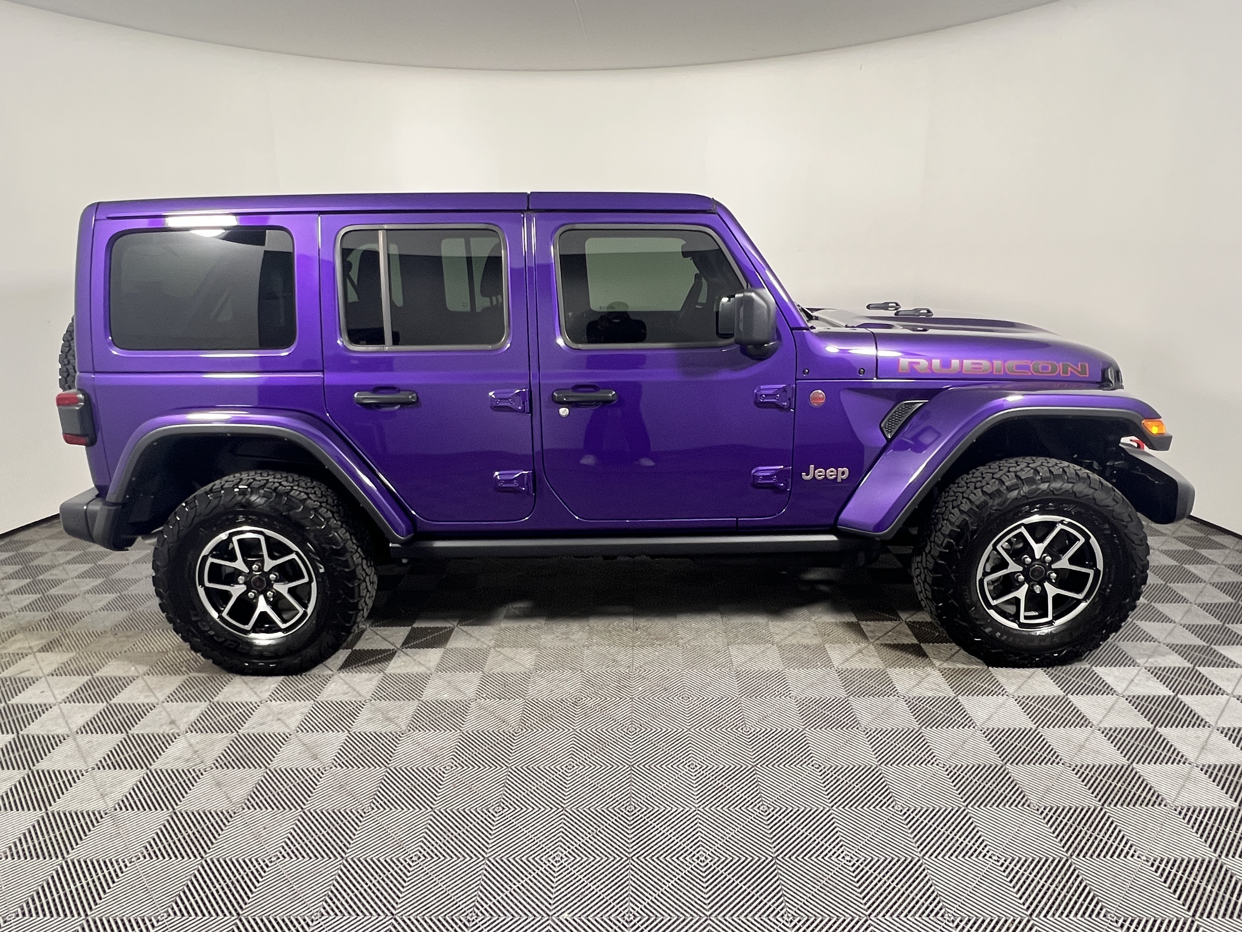 Used 2026 Jeep Wrangler Unlimited Rubicon w/ Safety Group AWD/4WD image 8