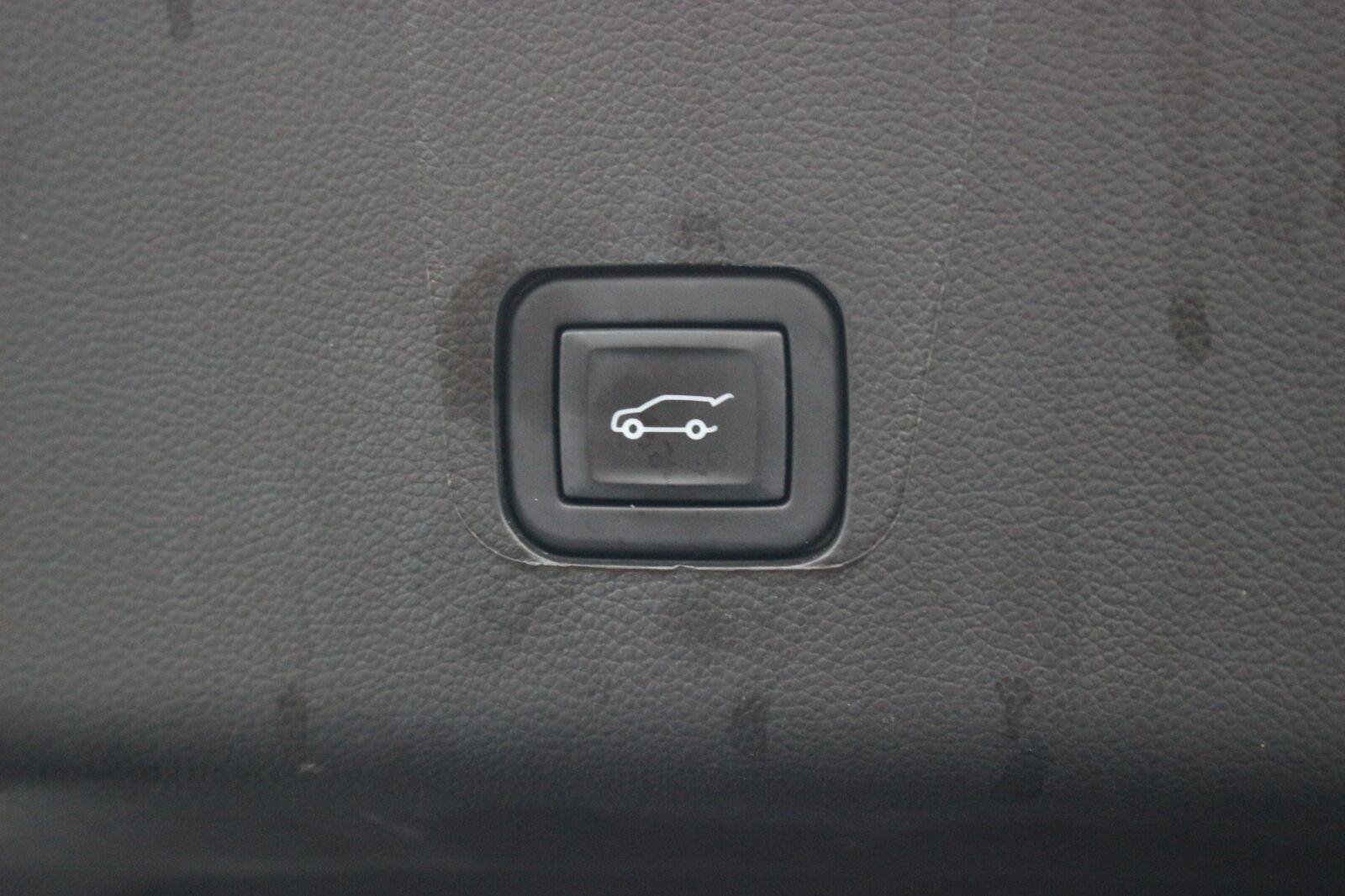 Used 2023 Chevrolet Traverse LT w/ LPO, Cargo Package AWD/4WD image 12