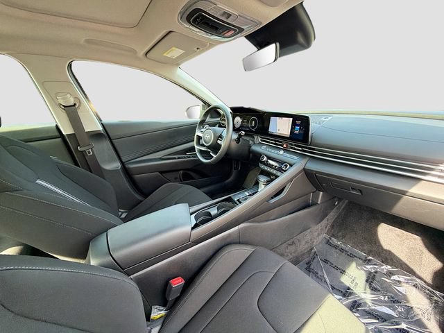 Certified 2025 Hyundai Elantra SEL FWD image 28