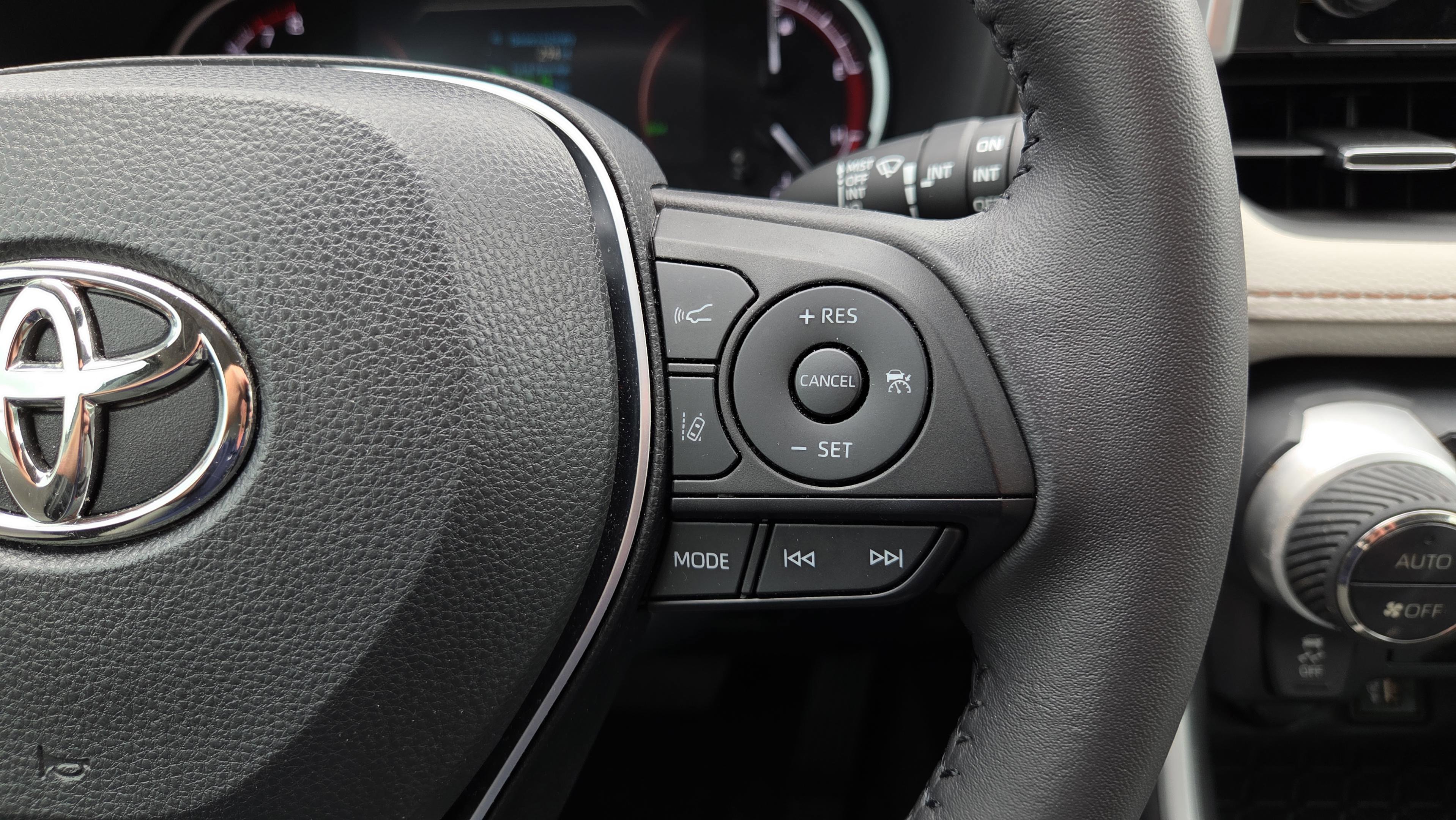 Used 2023 Toyota RAV4 XLE Premium image 29