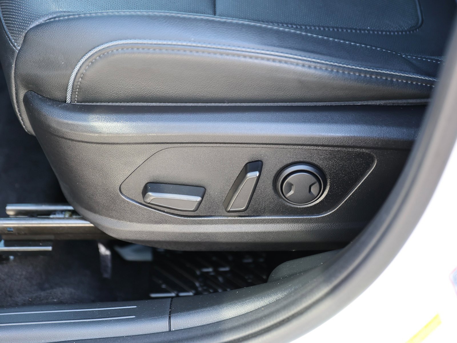 Certified 2022 Hyundai Tucson Limited w/ Cargo Package image 19