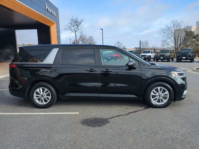 Used 2022 Kia Carnival LX image 3