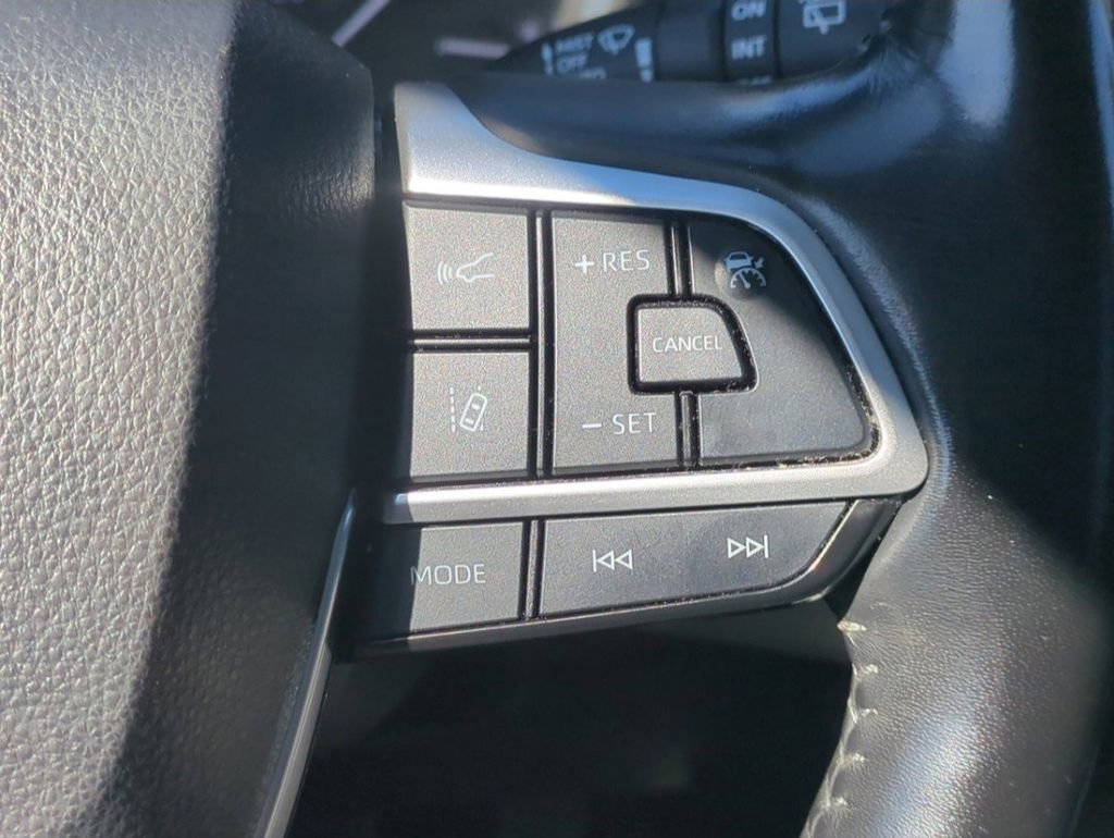 Used 2022 Toyota Highlander Platinum image 30