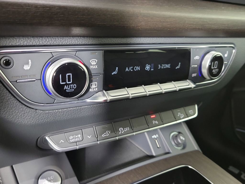 Used 2024 Audi Q5 e Premium Plus w/ Premium Plus Package AWD/4WD image 29