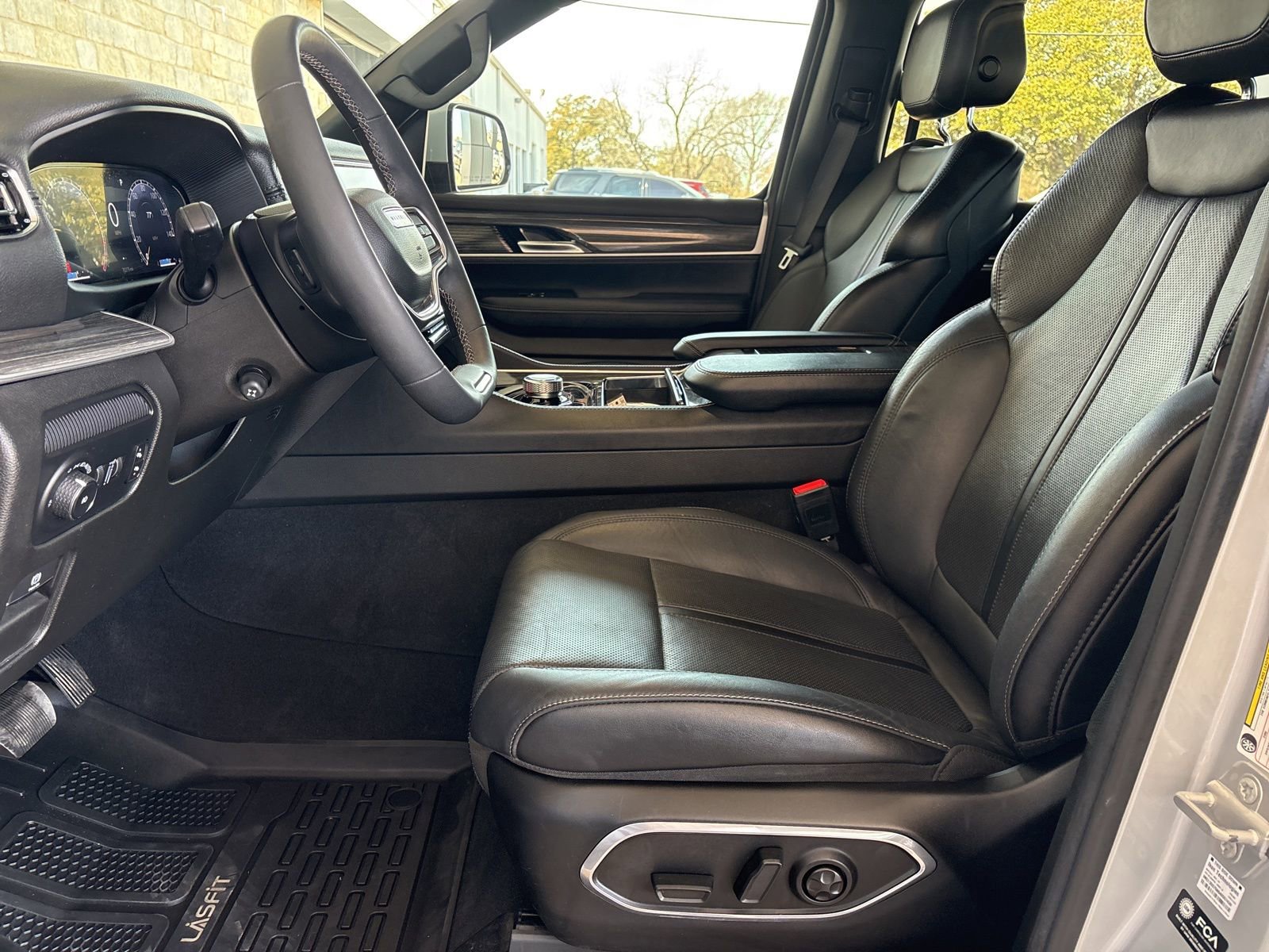 Used 2022 Jeep Wagoneer Series II image 15