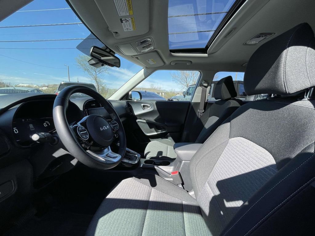 Used 2023 Kia Soul EX image 28