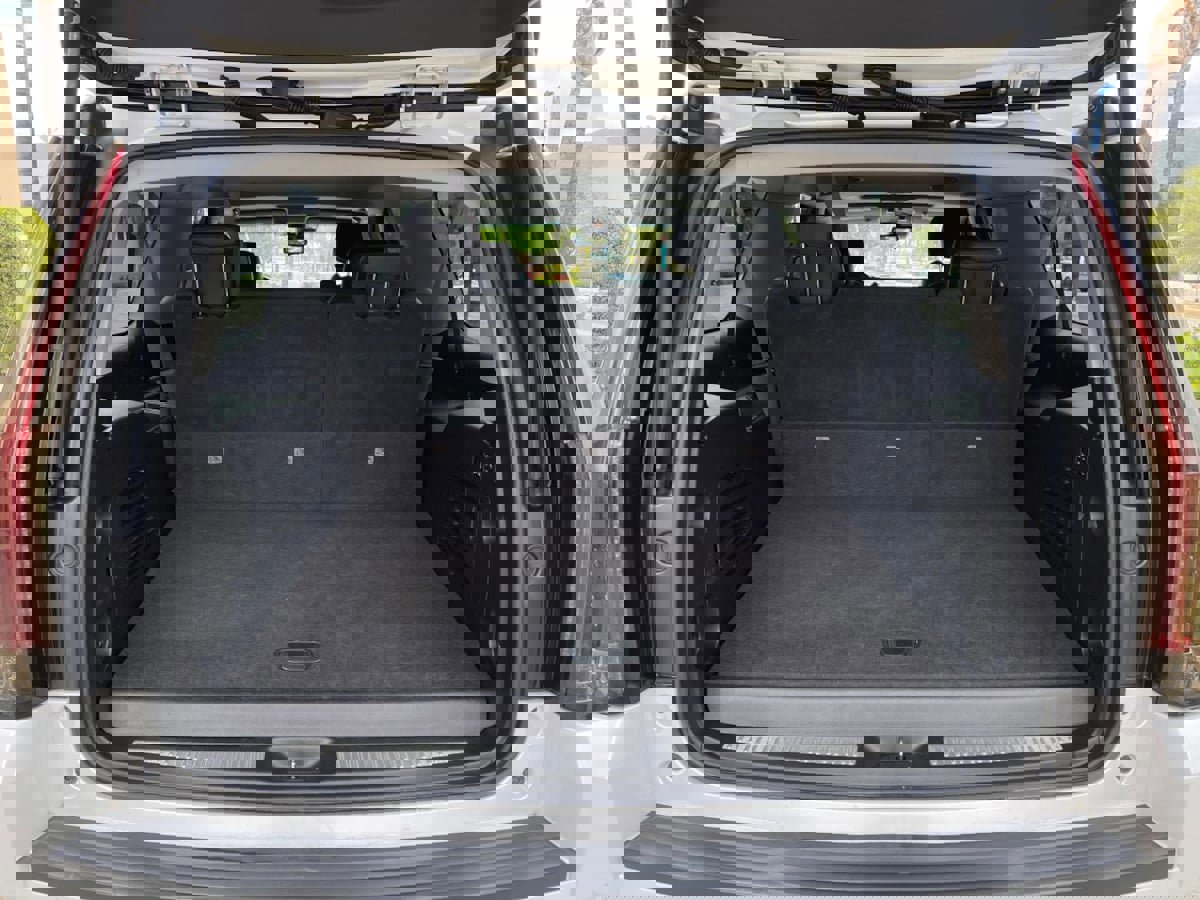 Used 2017 Cadillac Escalade ESV Luxury AWD/4WD image 10