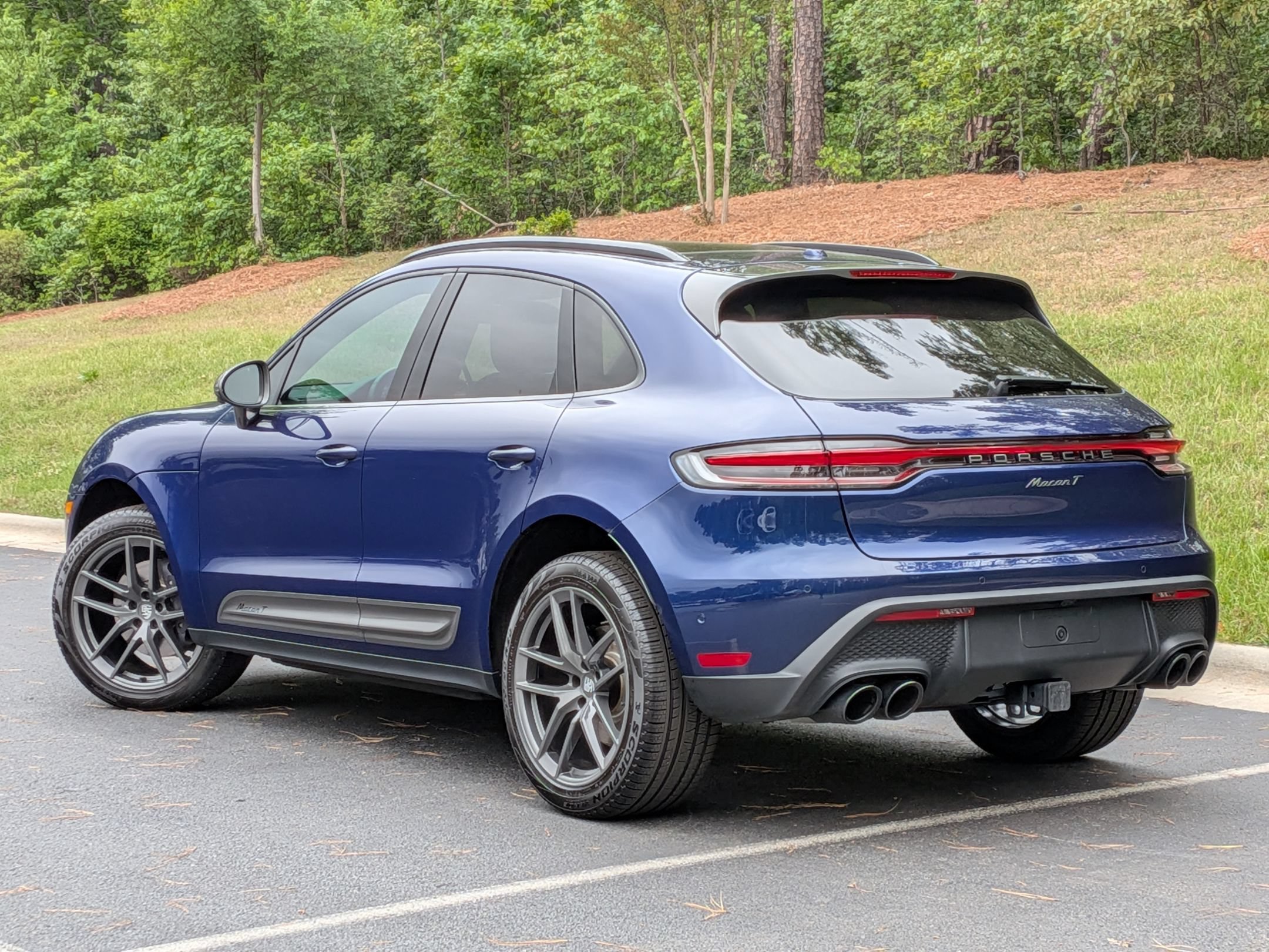 Certified 2025 Porsche Macan Turbo AWD/4WD image 3