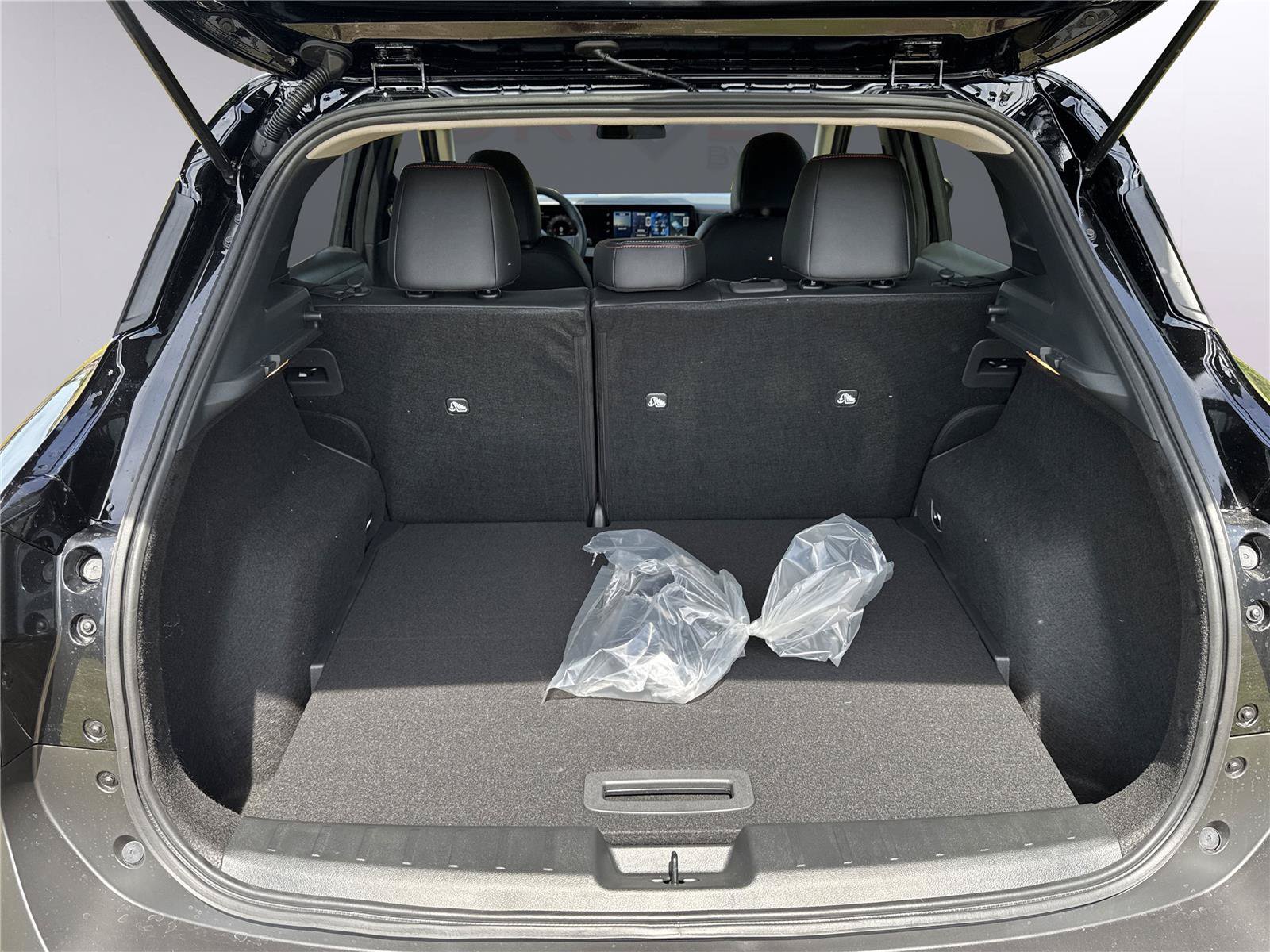 New 2026 Nissan Kicks SR FWD image 30