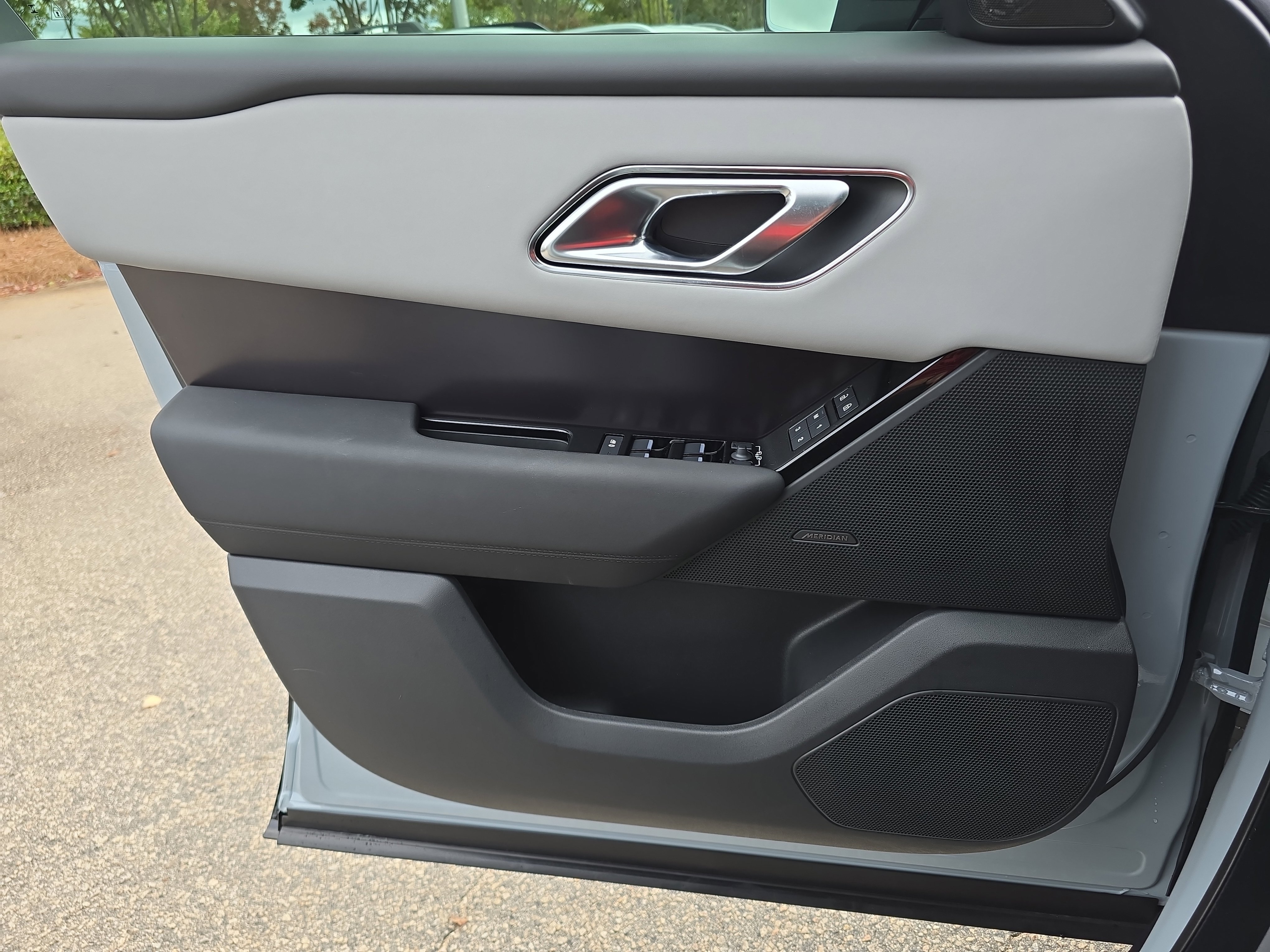 New 2026 Land Rover Range Rover Velar Dynamic SE image 27