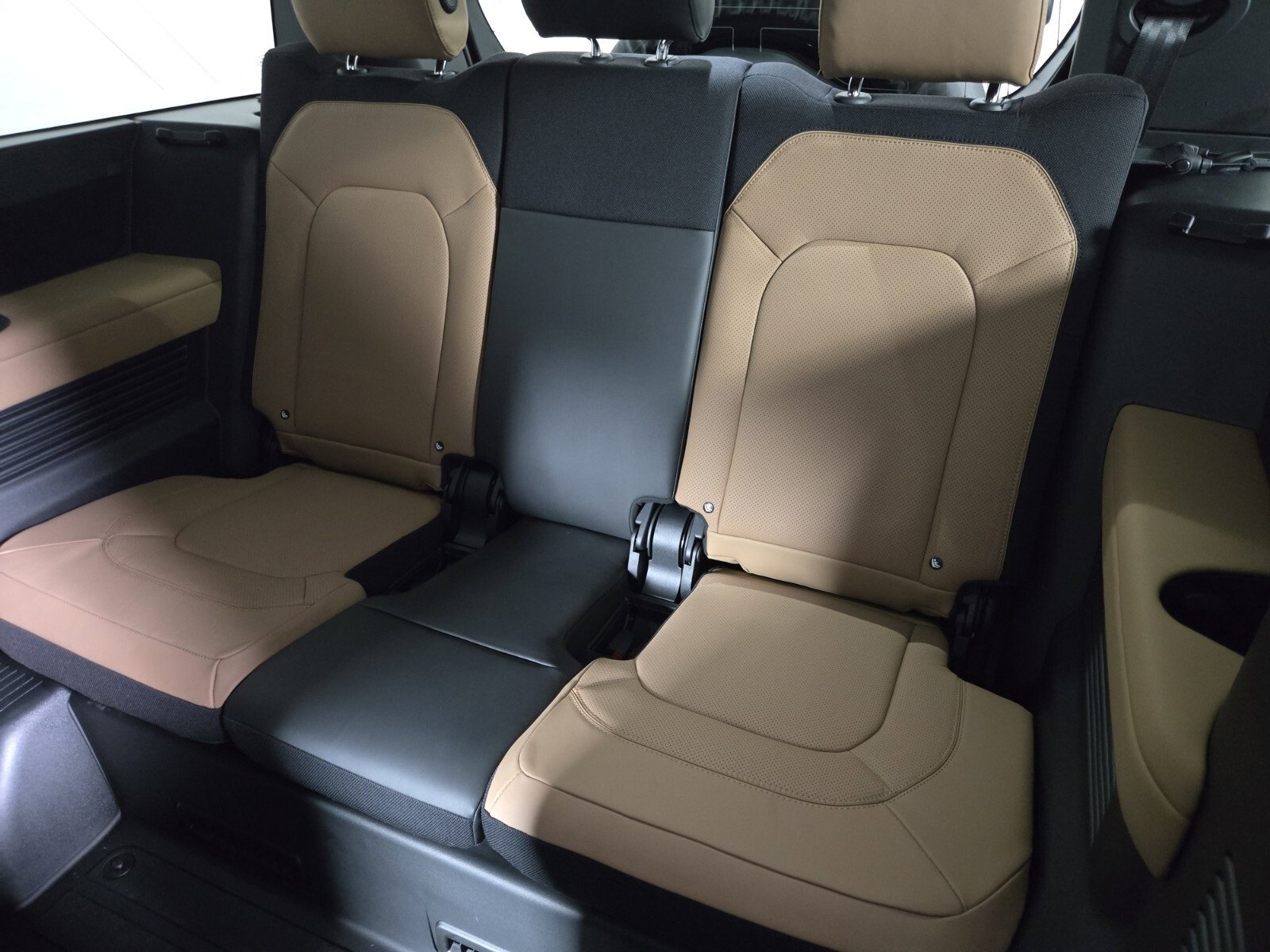 New 2026 Land Rover Defender 130 V8 image 6