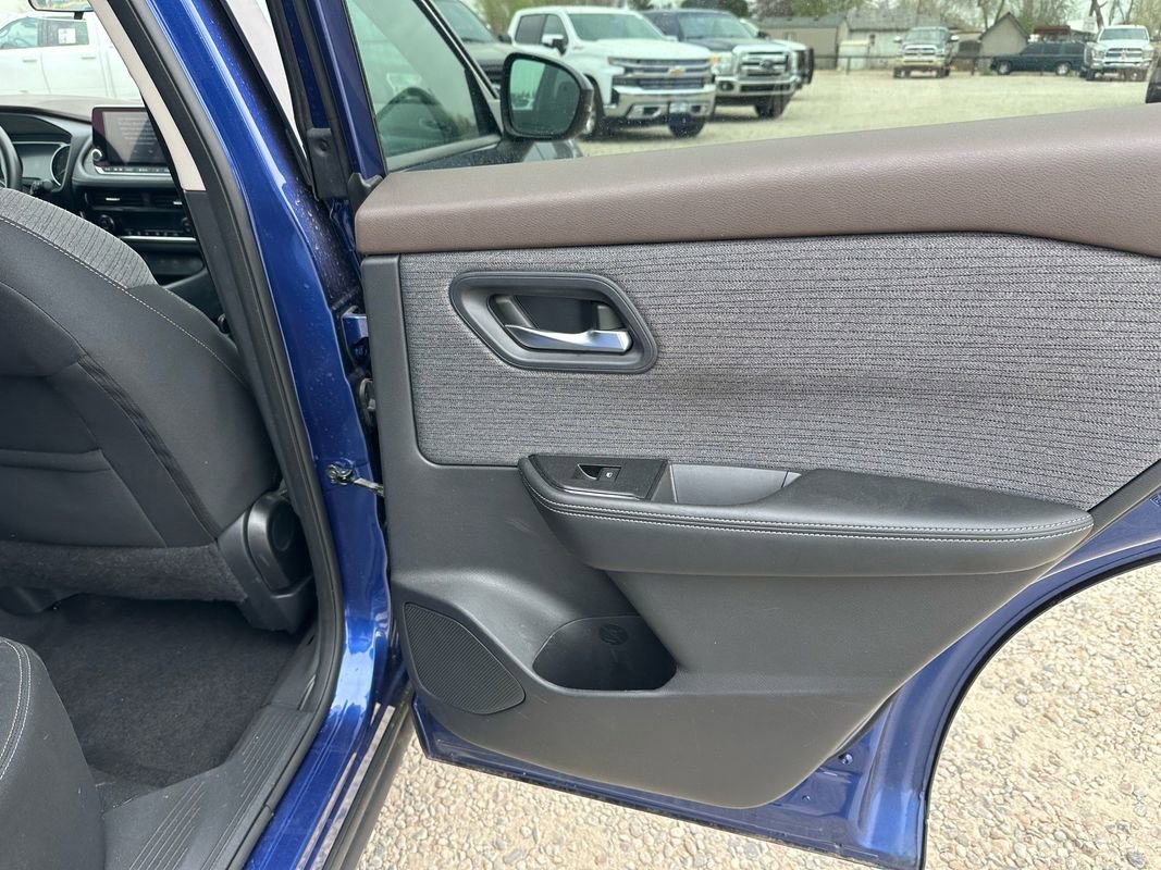 Used 2022 Nissan Rogue SV image 22