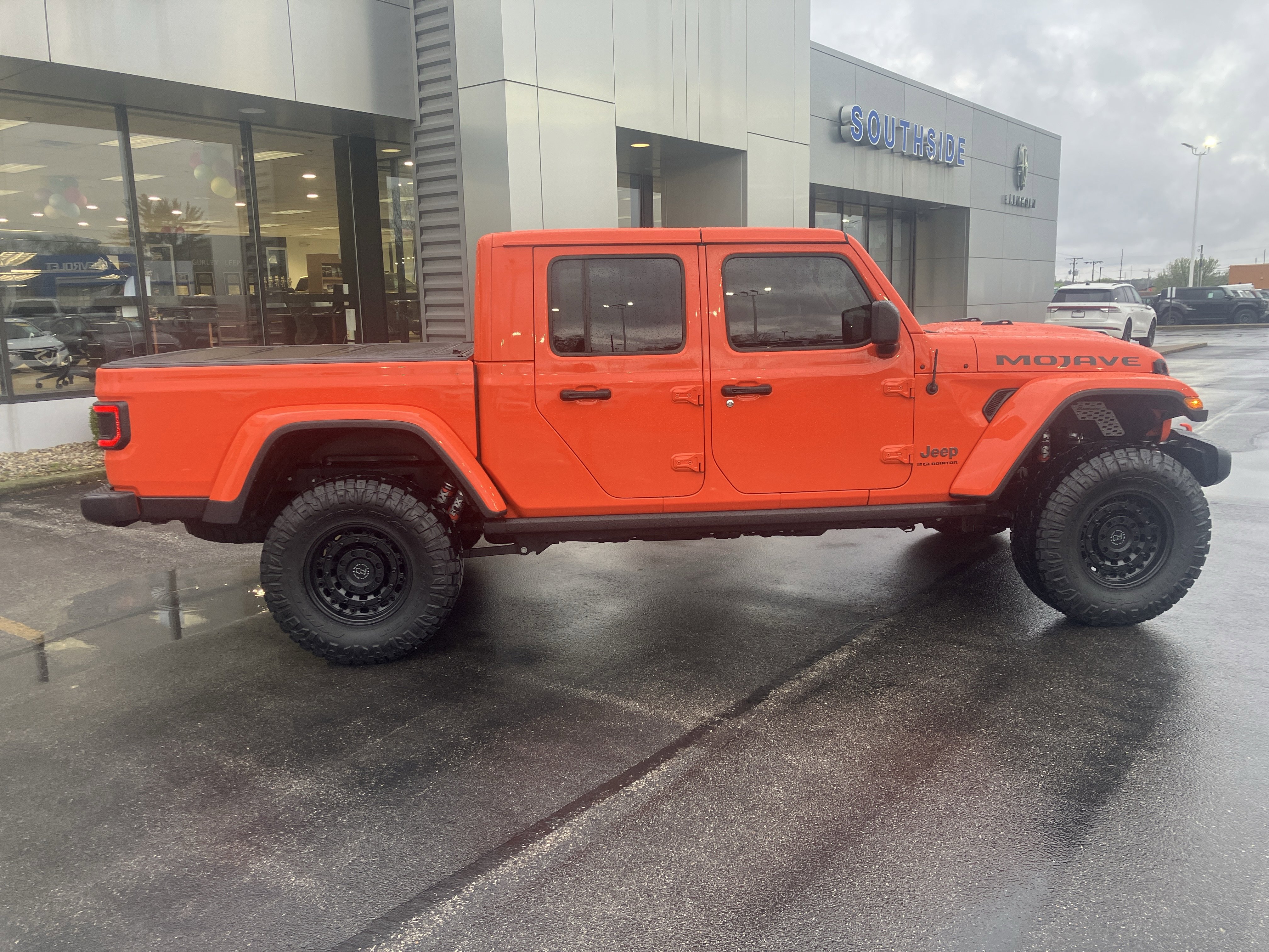 Used 2023 Jeep Gladiator Mojave w/ Cold Weather Group image 7