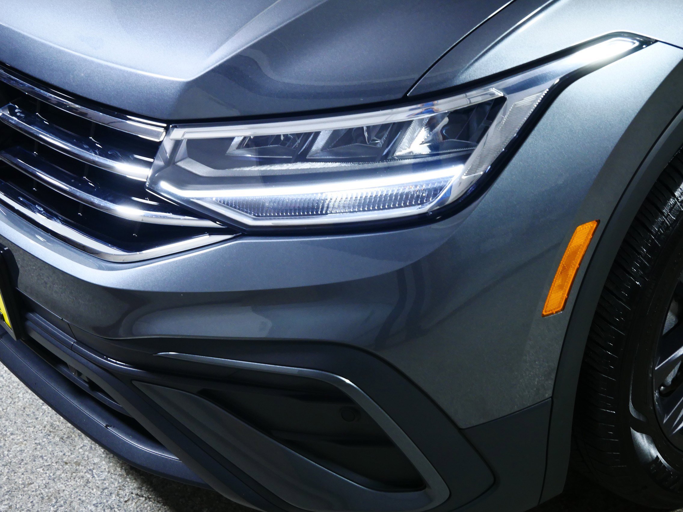 Used 2024 Volkswagen Tiguan SE w/ Panoramic Sunroof Package image 16