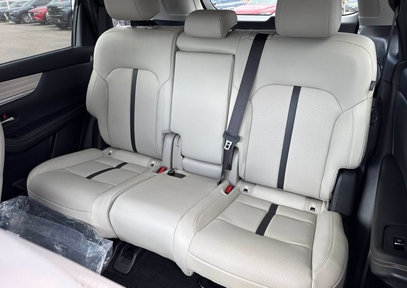 Certified 2025 MAZDA CX-70 Plug-In Hybrid w/ Premium Pkg AWD/4WD image 9