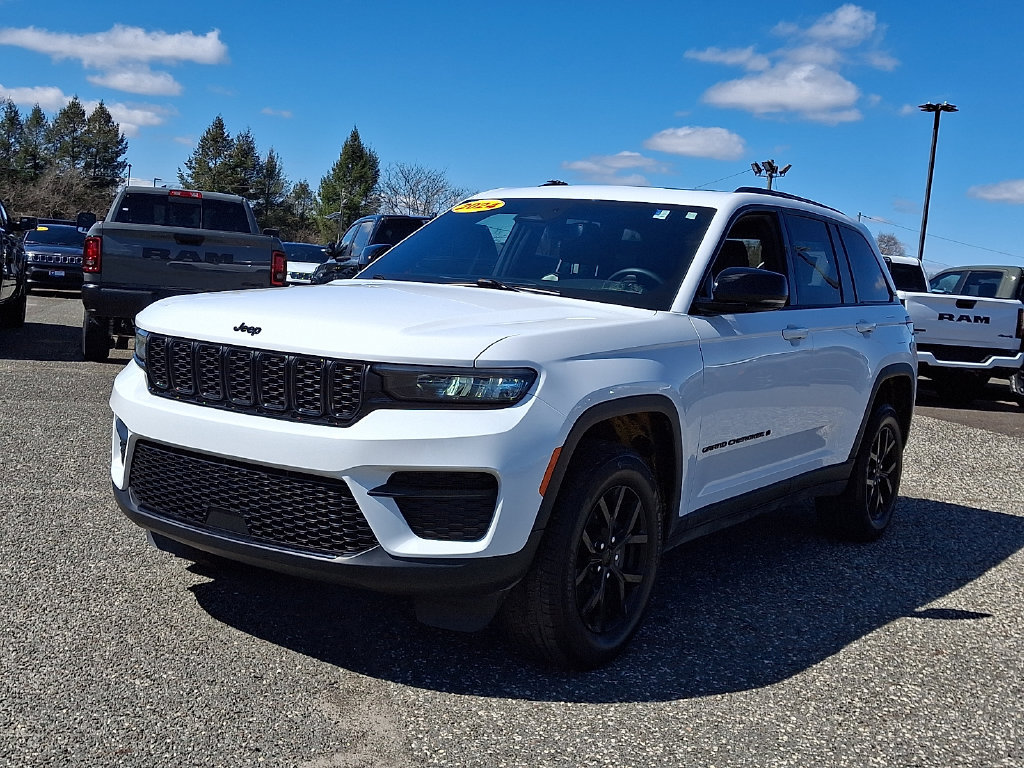 Certified 2024 Jeep Grand Cherokee Altitude AWD/4WD image 5