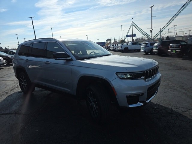 Used 2024 Jeep Grand Cherokee L Limited w/ Luxury Tech Group II image 8