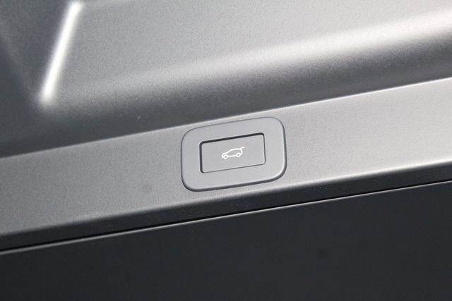 New 2026 Land Rover Range Rover Long Wheelbase SE image 13